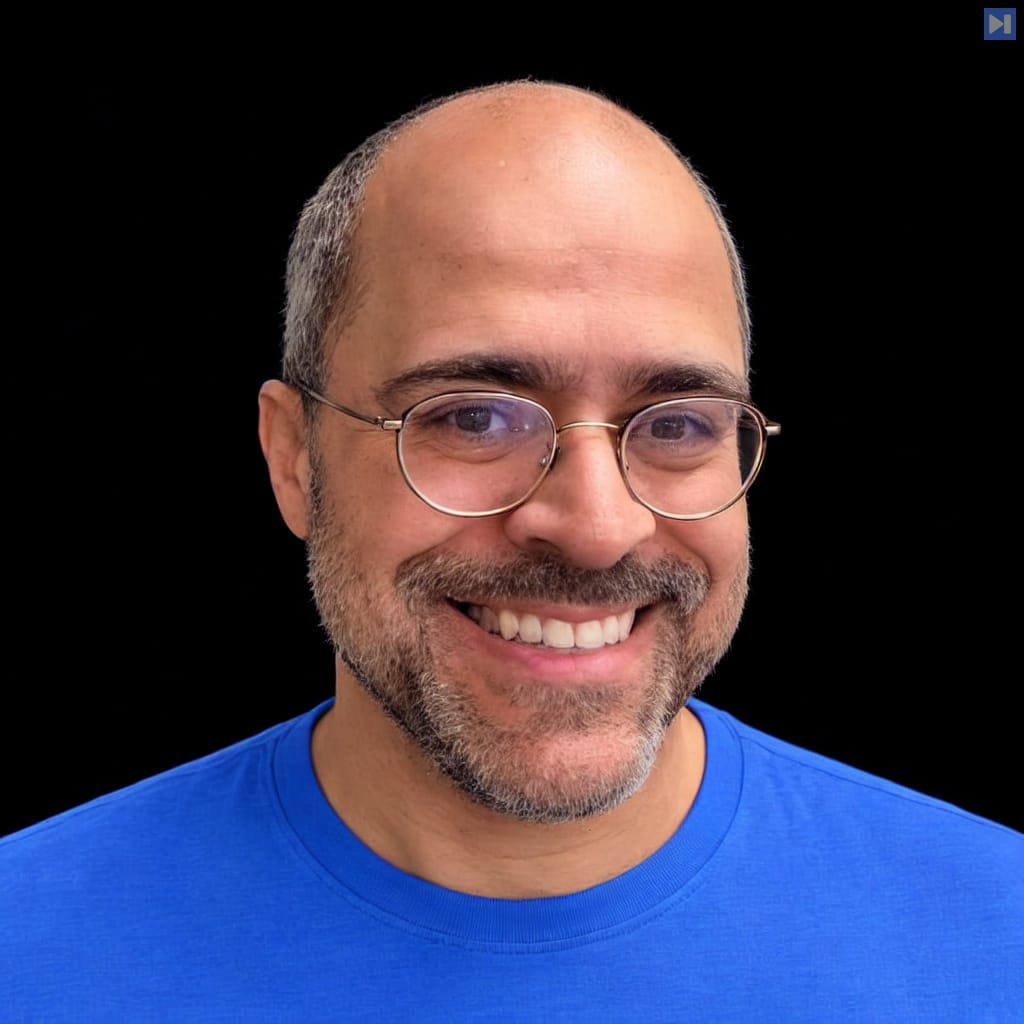 Head-and-shoulders portrait of Leonardo de Moura against a black background.