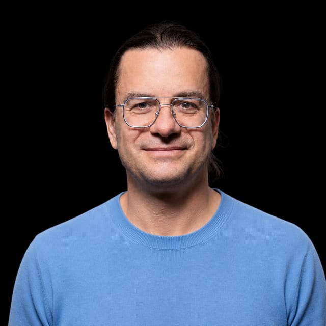 AI-generated portrait of Matthieu Wyart wearing an AI Videos-blue top against a black background.