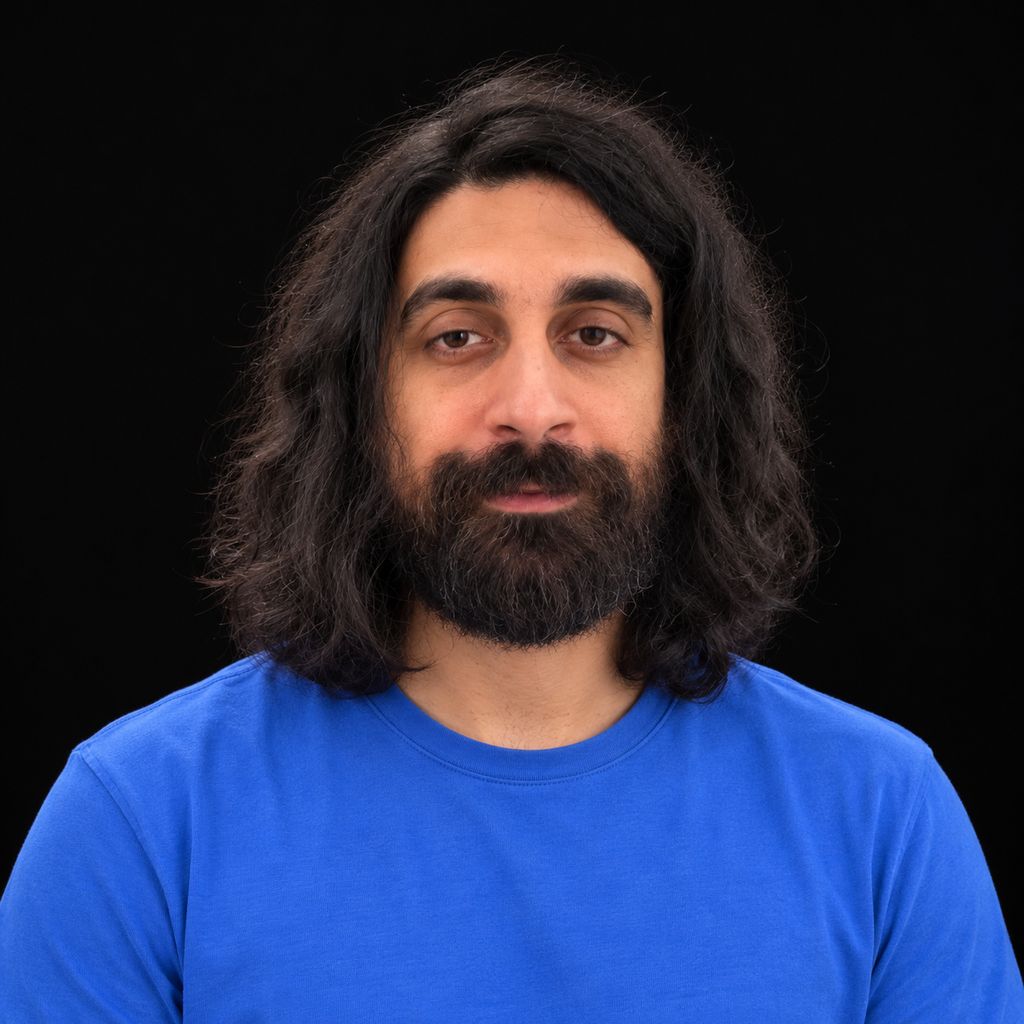 Head-and-shoulders portrait of Ronny Fernandez against a black background.